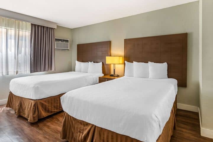 Room 7 of 33