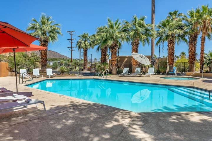 Pool 22 of 33